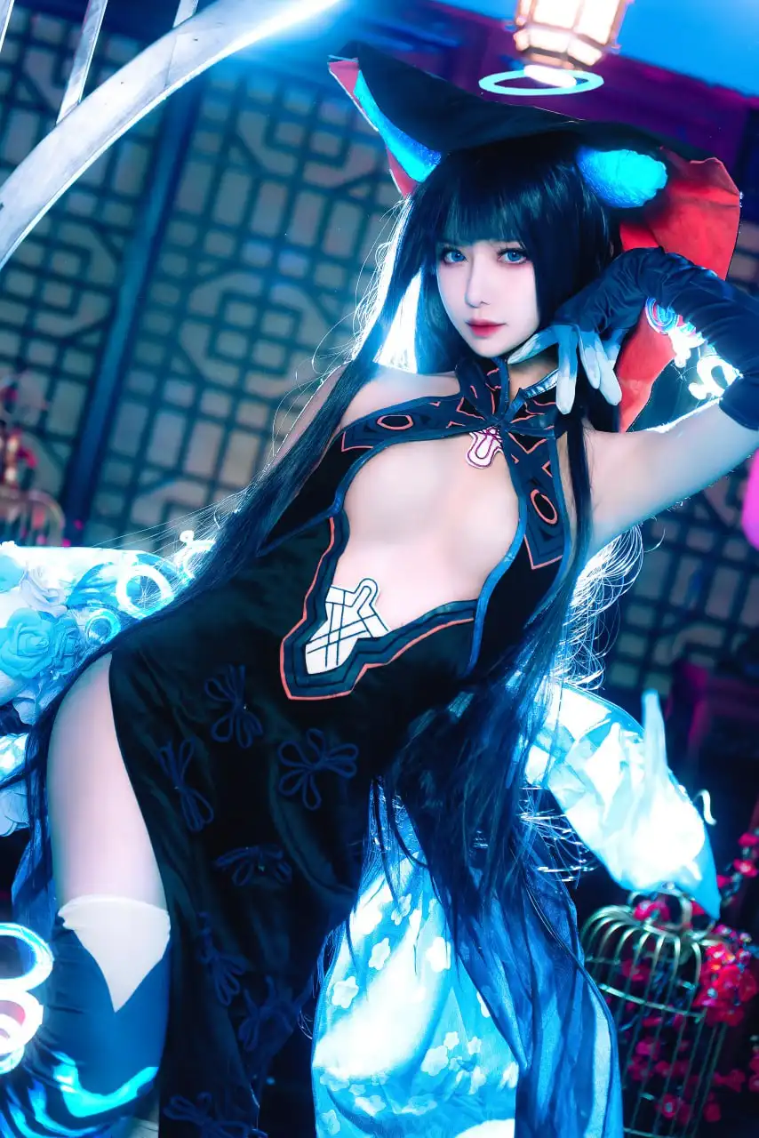 Cosplay作品系列归档与视觉风格整理 白色服装室内写真造型