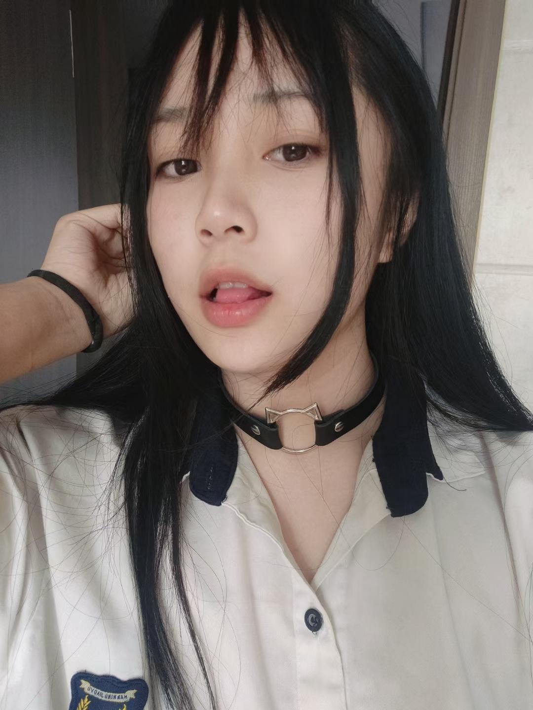 未确认机构归属||cosplay与写真系列归档范围 近距离自拍视角照片,黑色发型与白色服装