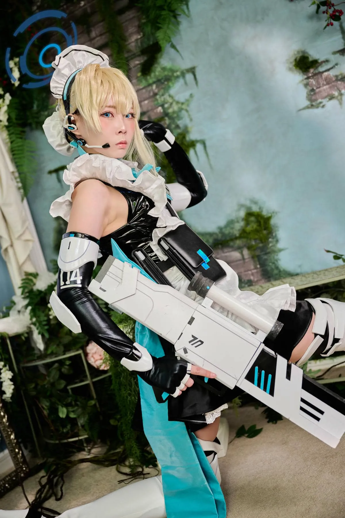 摄影系列与COS作品整理归档 穿着黑白蓝配色未来感服装的Cosplay造型照片