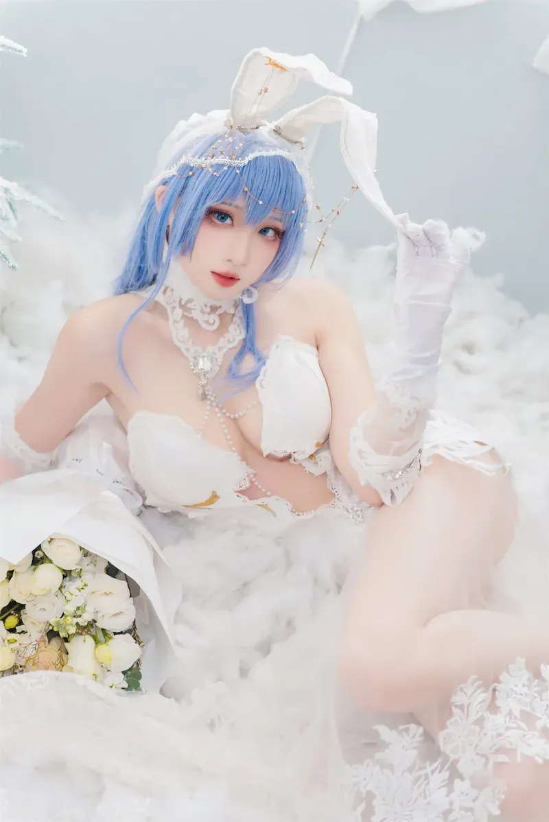 cosplay写真视觉图集与摄影系列归档 蓝色发型与白色服饰造型照片