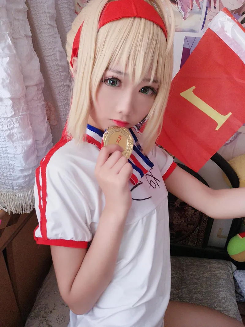 写真视觉图集导读与作品归档 红白主题服装造型照片