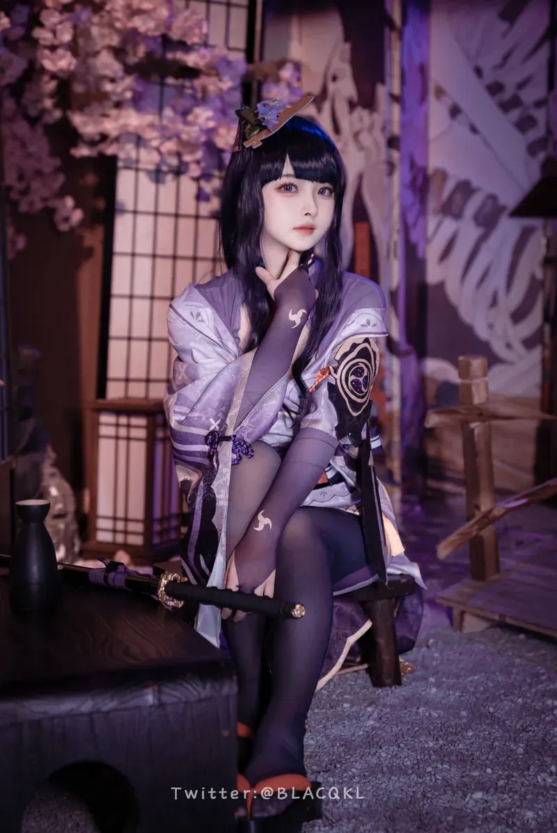 cosplay写真视觉图集导读与作品归档 紫色系角色服装造型照片