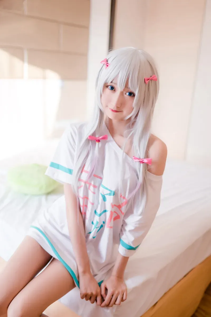 cosplay摄影系列归档 白色长发搭配浅色服装的cosplay造型照片