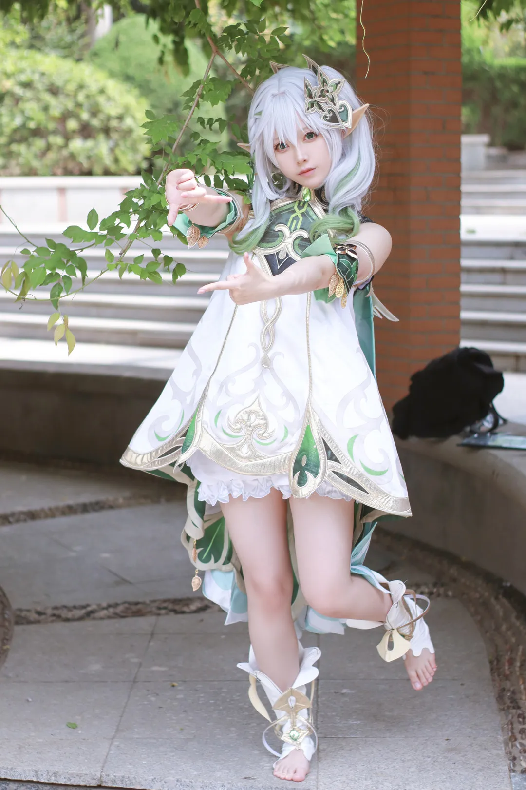 Cosplay作品与角色摄影系列归档 公开Cosplay作品中白色假发与绿色白色服装造型