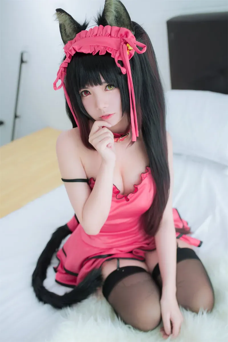 cosplay / 写真视觉图集导读归档 粉色服装与黑色长发造型的cosplay摄影画面