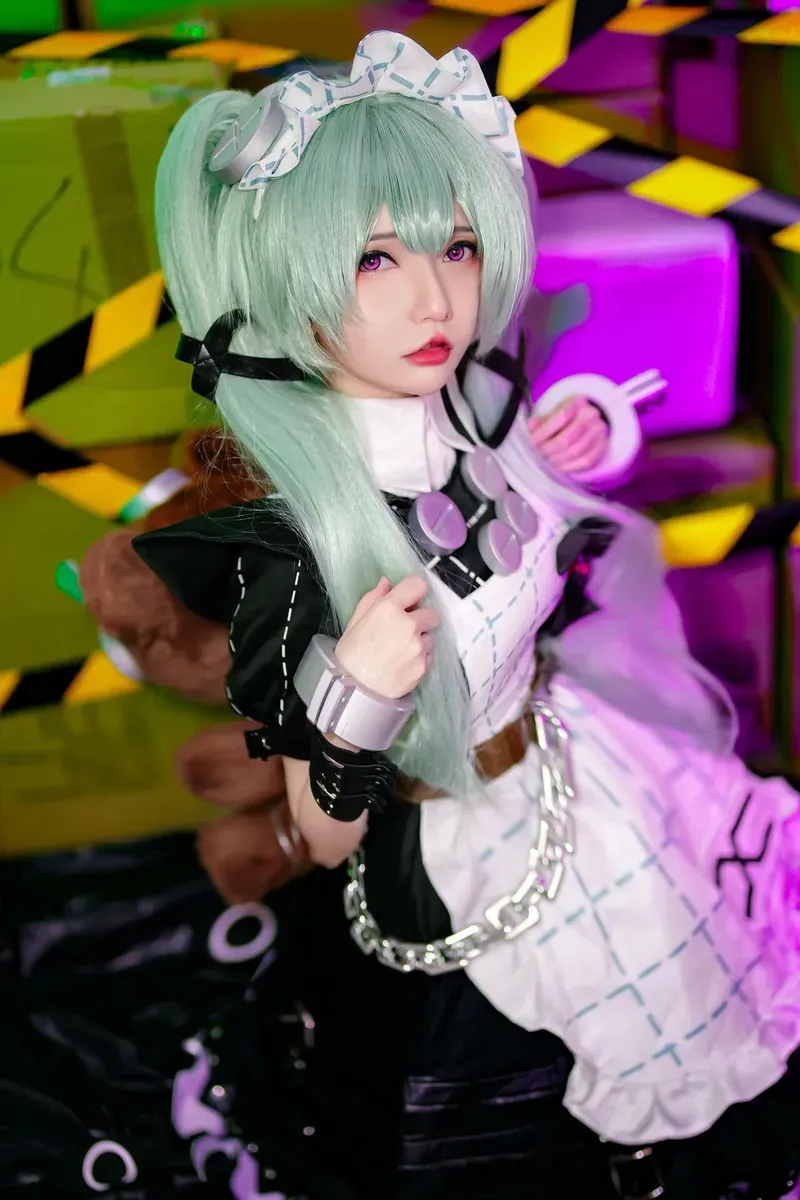 写真与Cosplay摄影系列归档 绿色假发与黑白服装角色造型照片