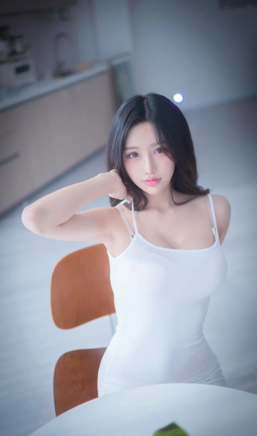 摄影系列与作品范围归档 白色服装室内柔光写真画面