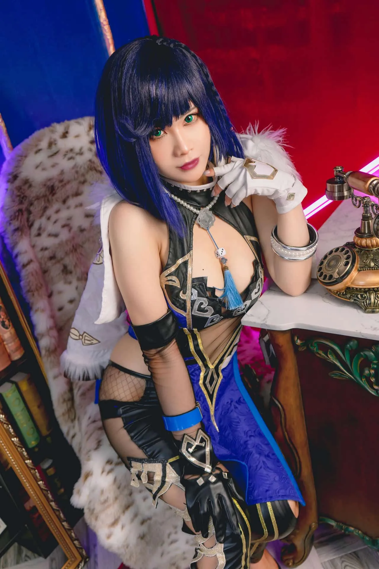 cosplay写真视觉图集导读 蓝黑色角色服装与短发造型展示