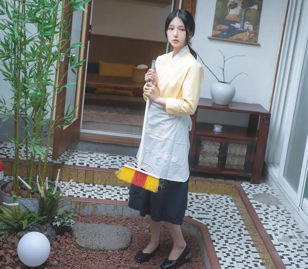 摄影系列作品归档 室内空间中的浅色服装人像摄影