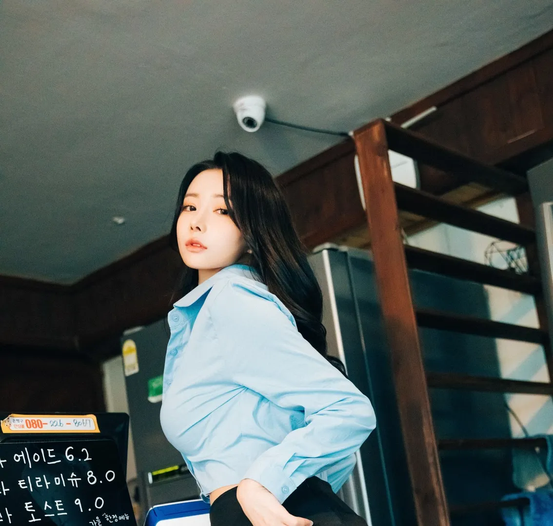 摄影系列与作品范围归档 蓝色服装室内空间写真照片