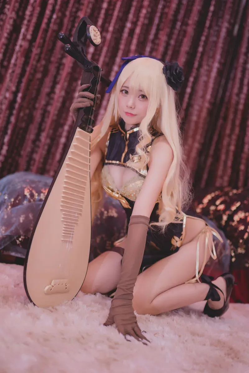 cosplay与写真图集视觉导读归档 白色假发角色服装与乐器构图摄影图