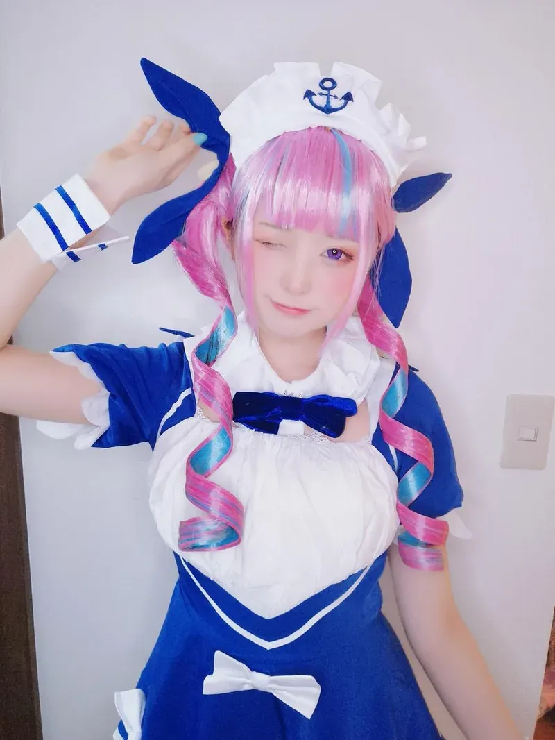 cosplay摄影作品与写真图集归档 粉色假发与蓝白服装的角色扮演写真