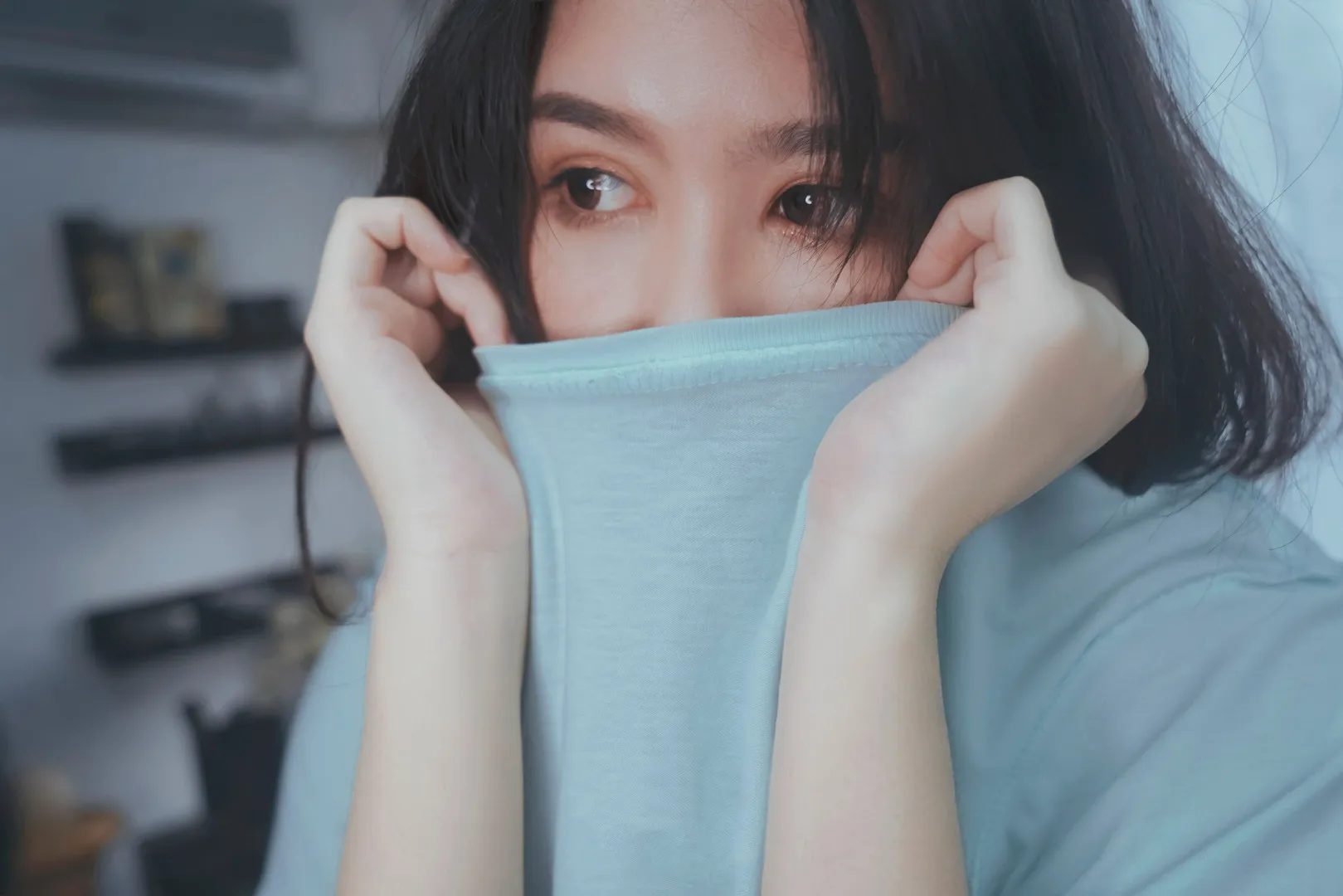 摄影系列作品整理 浅色服装环境中的人物近景摄影
