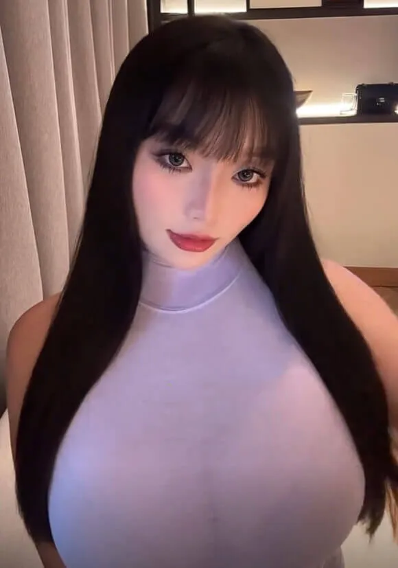 奈奥米Naomi写真作品归档 奈奥米Naomi长发近景人像镜头照片