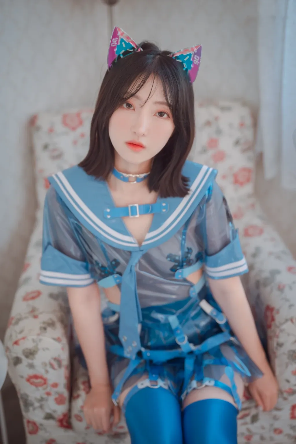 摄影系列作品归档 蓝色服装与猫耳元素造型照片
