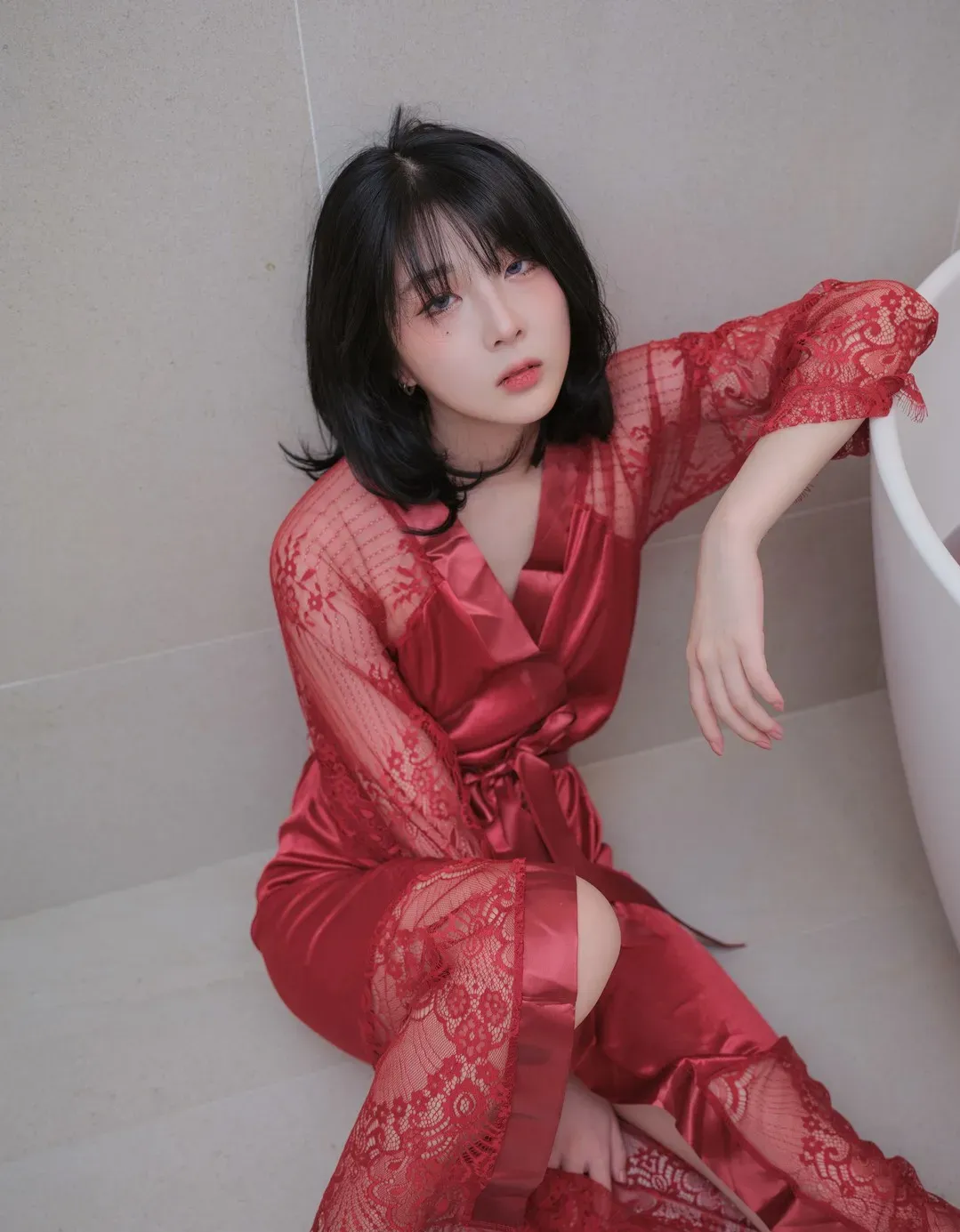 摄影系列与作品归档 红色服装与黑色短发造型照片