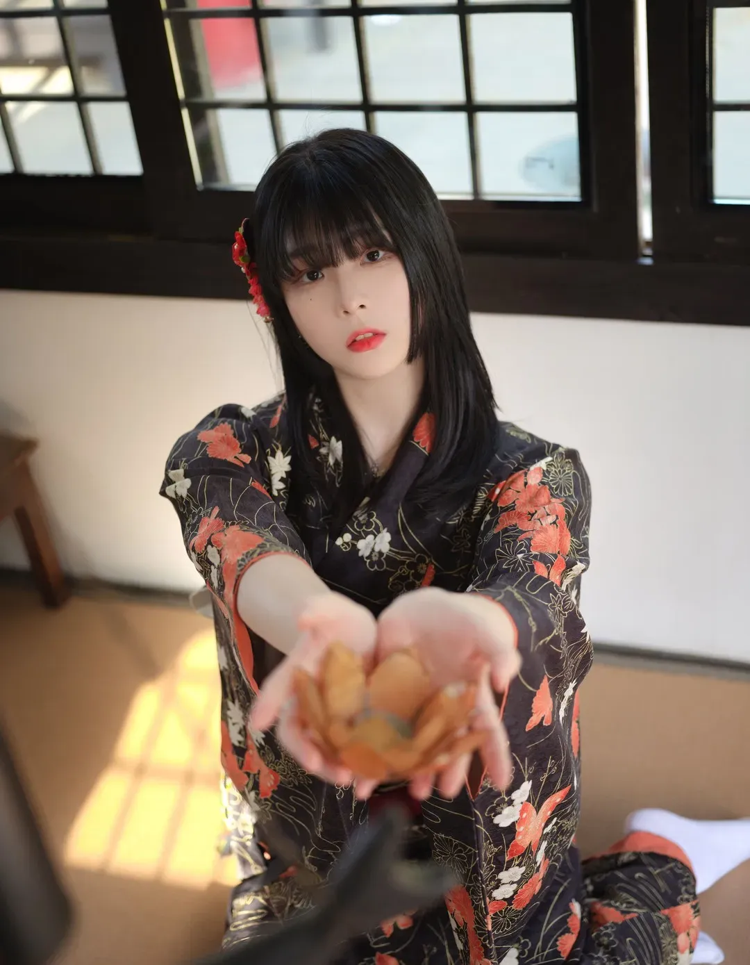 摄影系列与作品归档 黑色花纹服装与室内空间照片