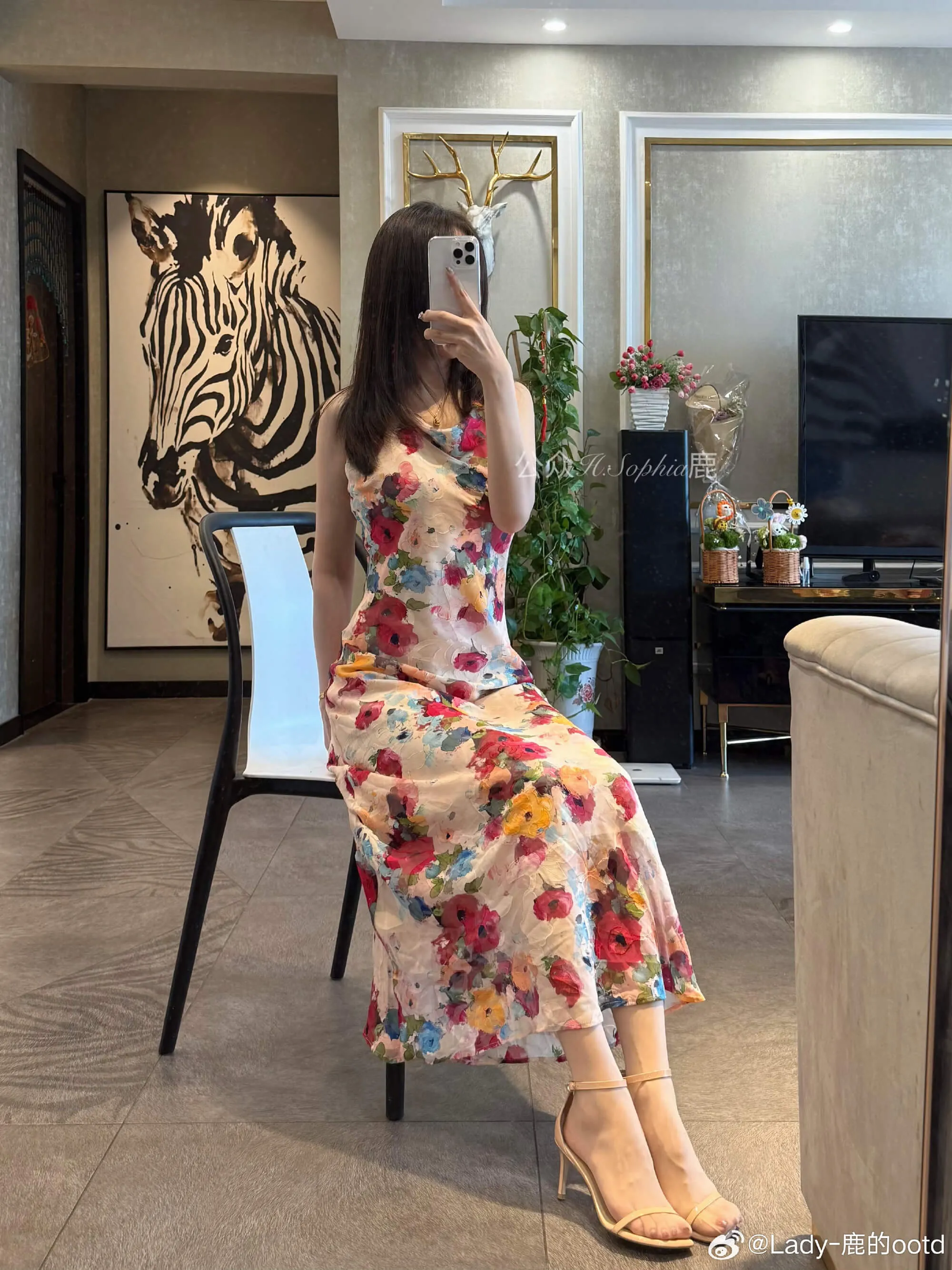 视觉风格写真作品归档 花纹连衣裙与室内环境中的人像造型