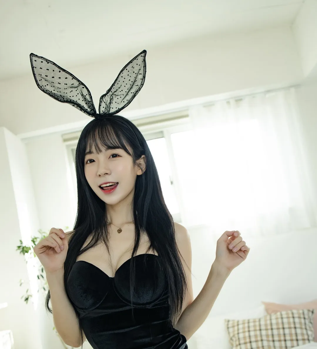 摄影系列作品归档 Leeesovely黑色服装与兔耳造型照片