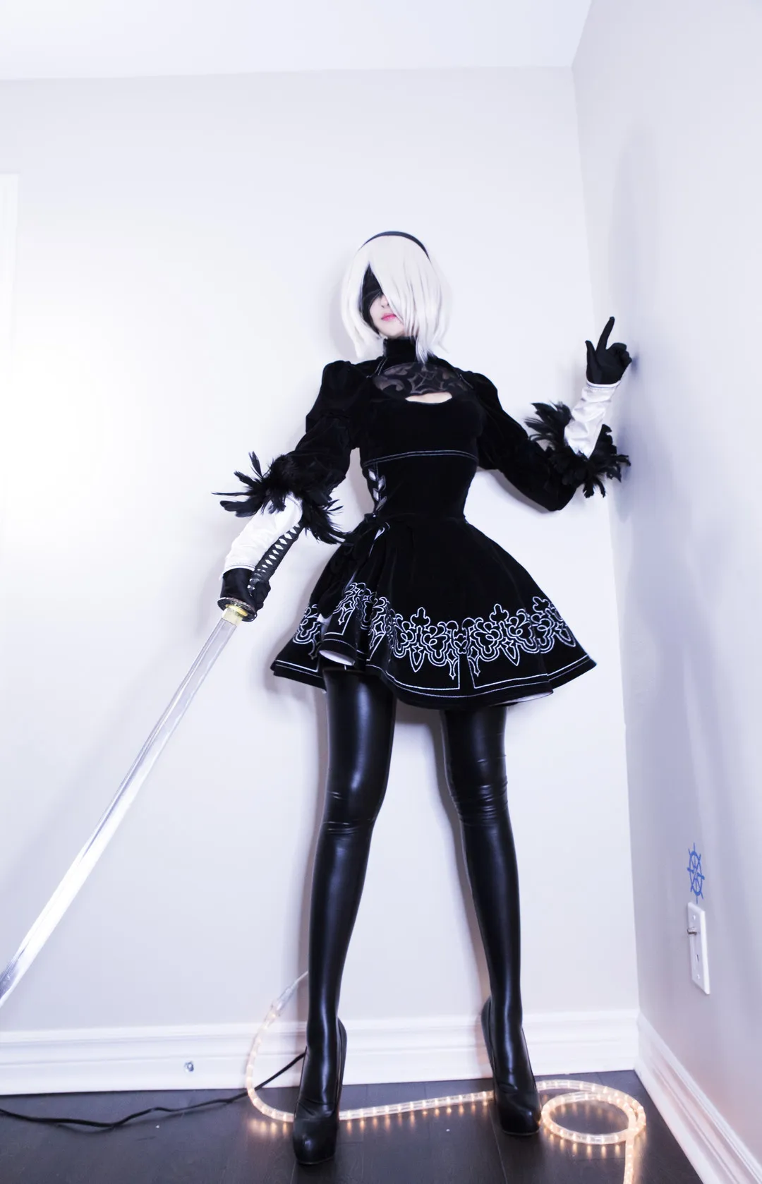 cosplay作品整理与摄影系列归档 黑色服装与白色背景角色造型照片