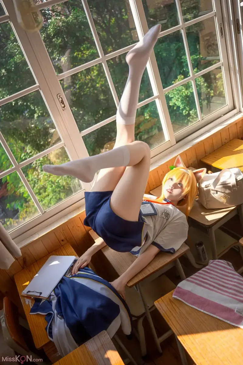 Cosplay作品摄影系列归档 浅色长发室内服装造型