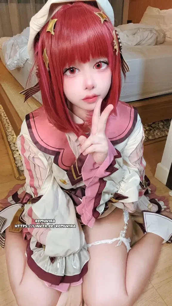 cosplay摄影系列作品归档整理 红色假发与粉色服装角色造型照片