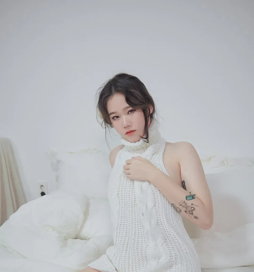 摄影系列归档 室内白色服装人像照片