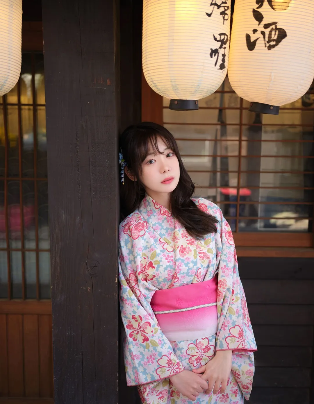 ArtGravia 摄影系列作品归档 穿着花纹和服站在日式空间中的公开写真