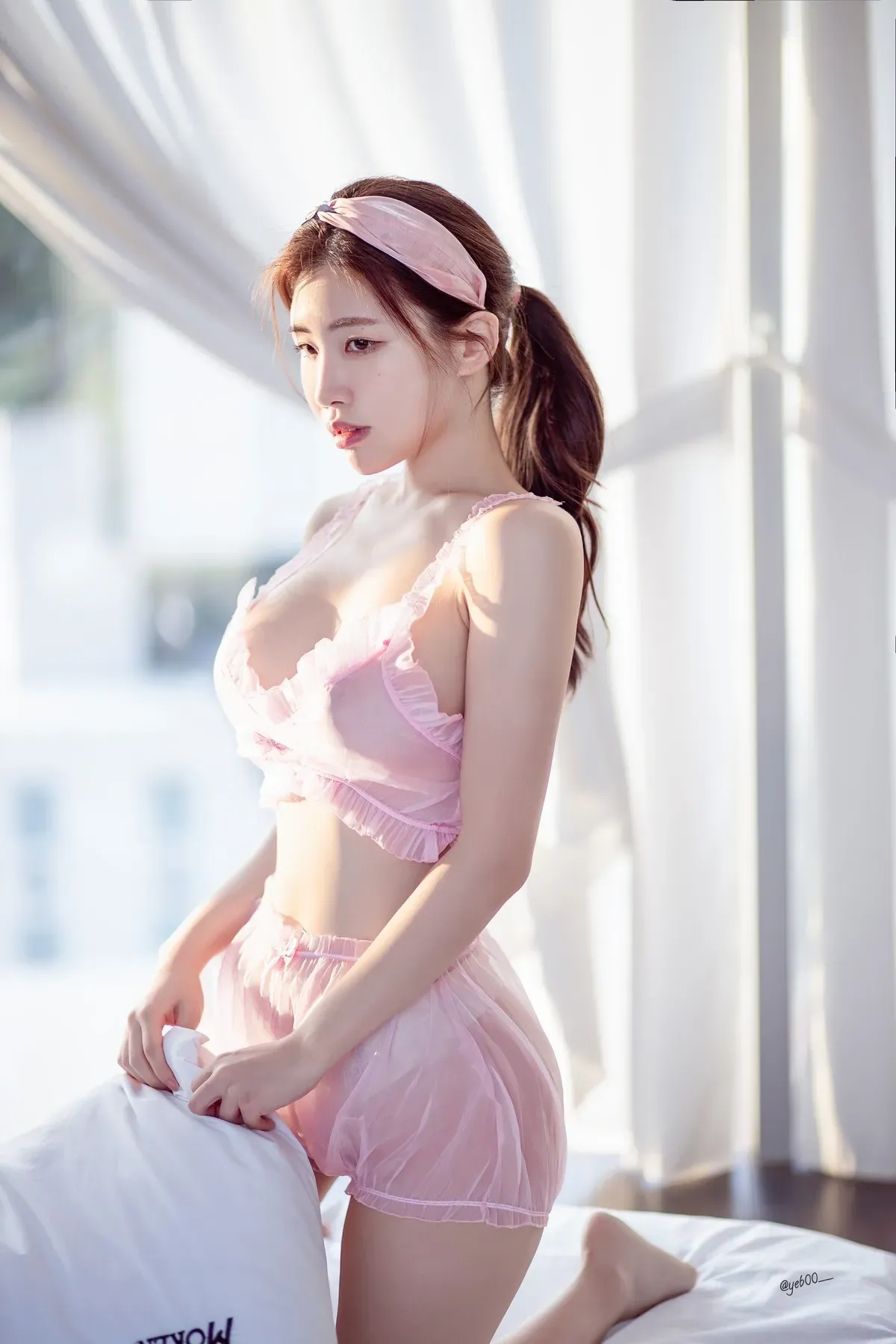 摄影系列与作品归档整理 粉色主题服装与室内光线写真