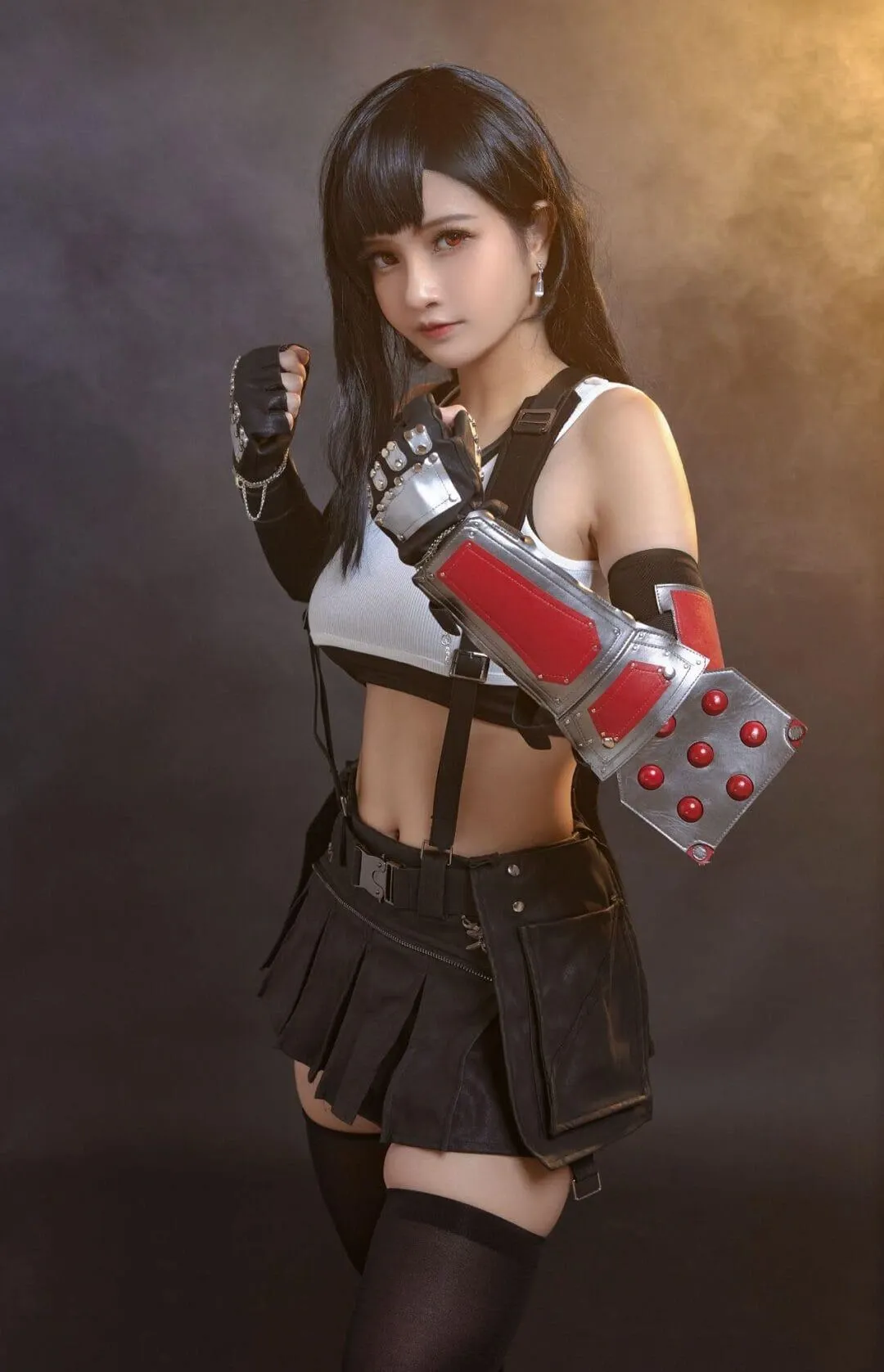cosplay写真视觉图集与角色作品归档 黑白红色角色服装与武器配件照片