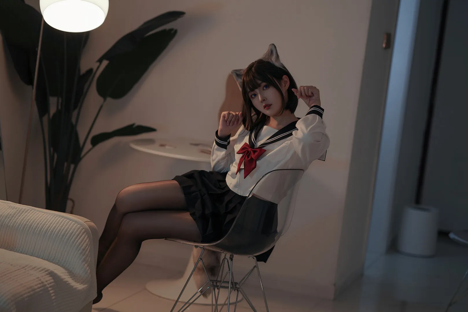 摄影系列作品归档与Cosplay作品整理 室内环境中的黑白服装角色造型摄影