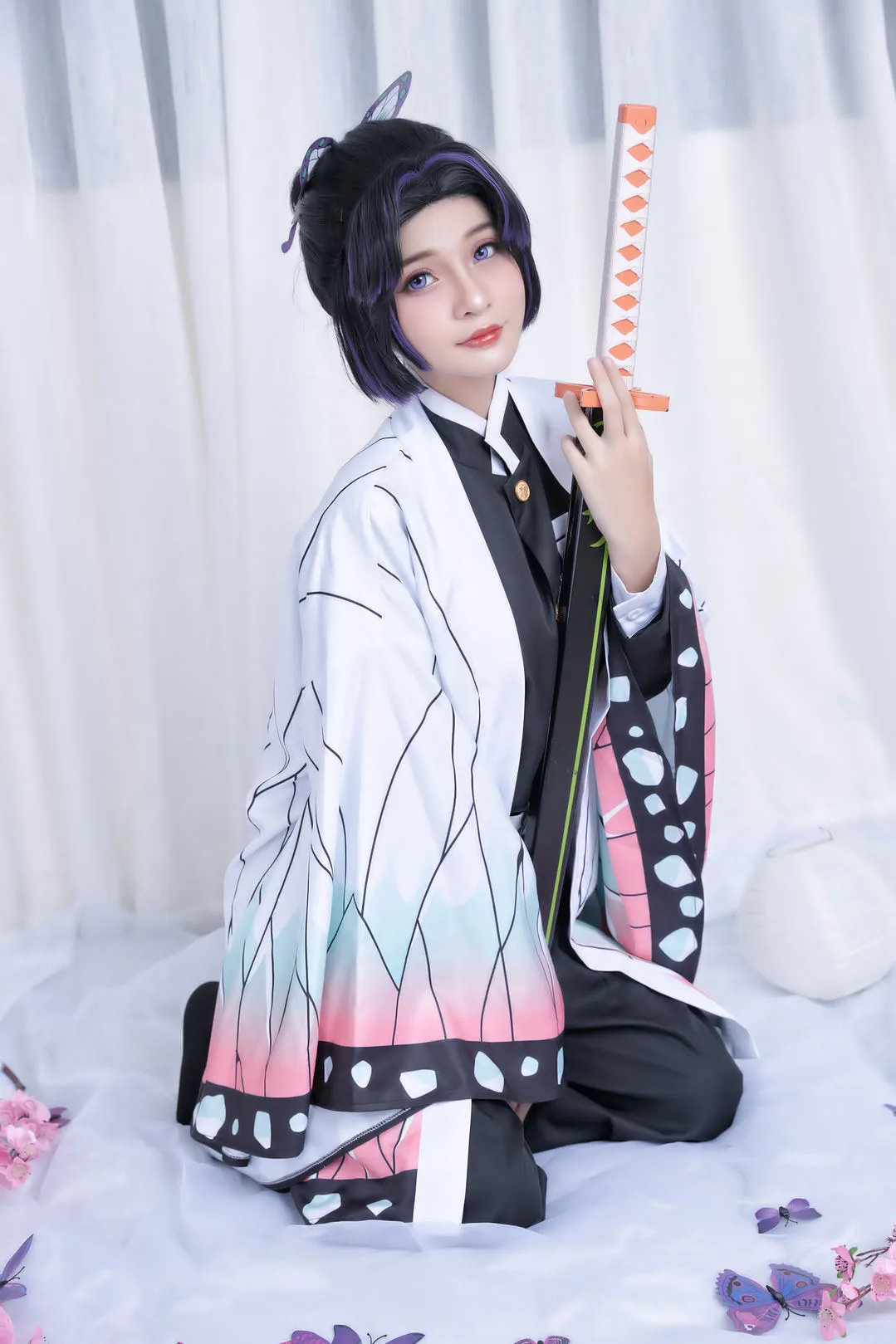 cosplay写真视觉图集与角色作品归档 白色黑色服装与刀具配件角色照片
