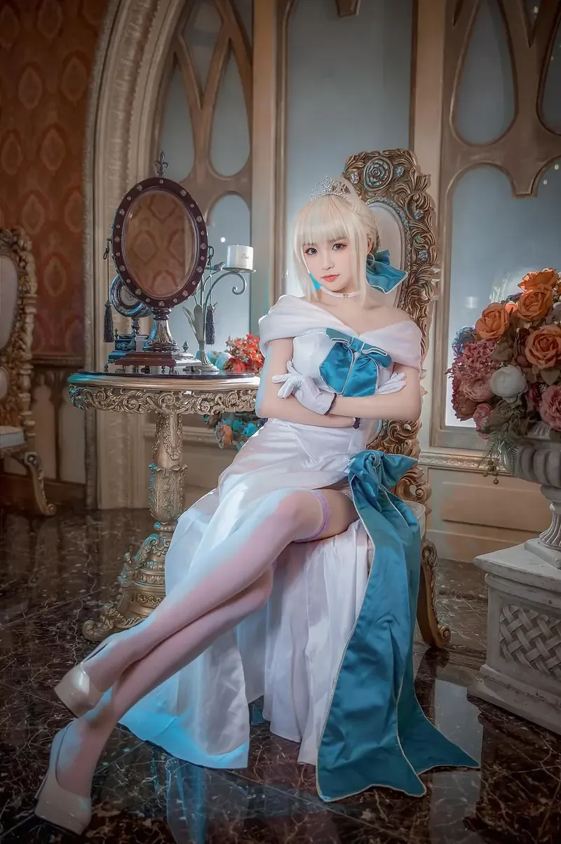 cosplay摄影系列归档 白蓝色主题角色服装坐姿照片