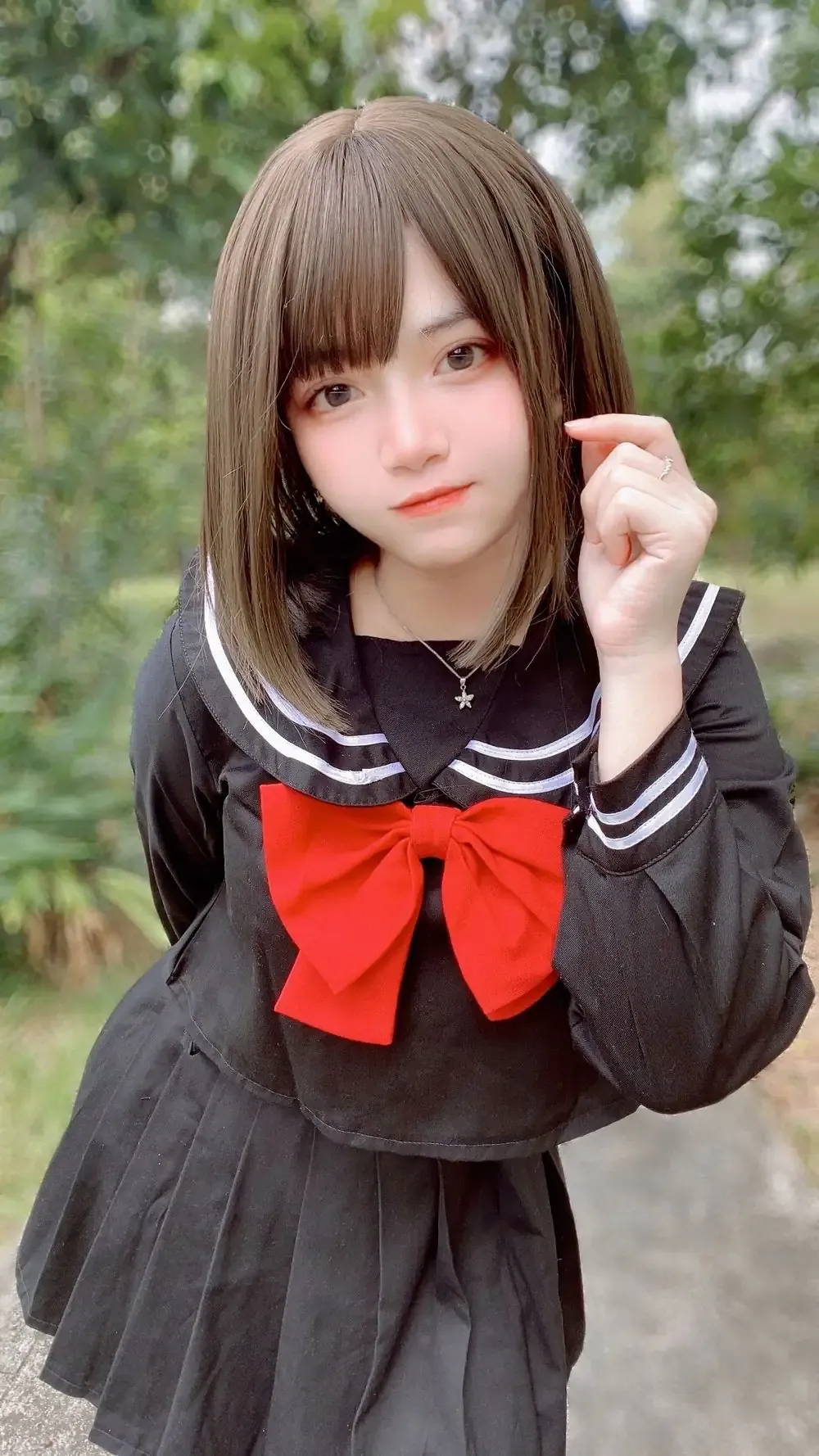cosplay摄影系列归档 户外环境中的黑色角色服装造型照片