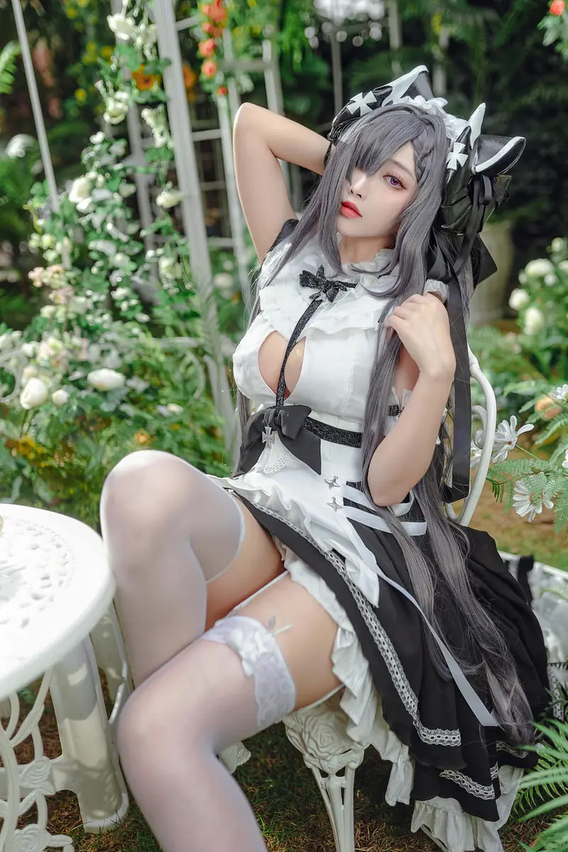cosplay / 写真视觉图集导读归档 灰色长发与黑白服装搭配的户外cosplay摄影