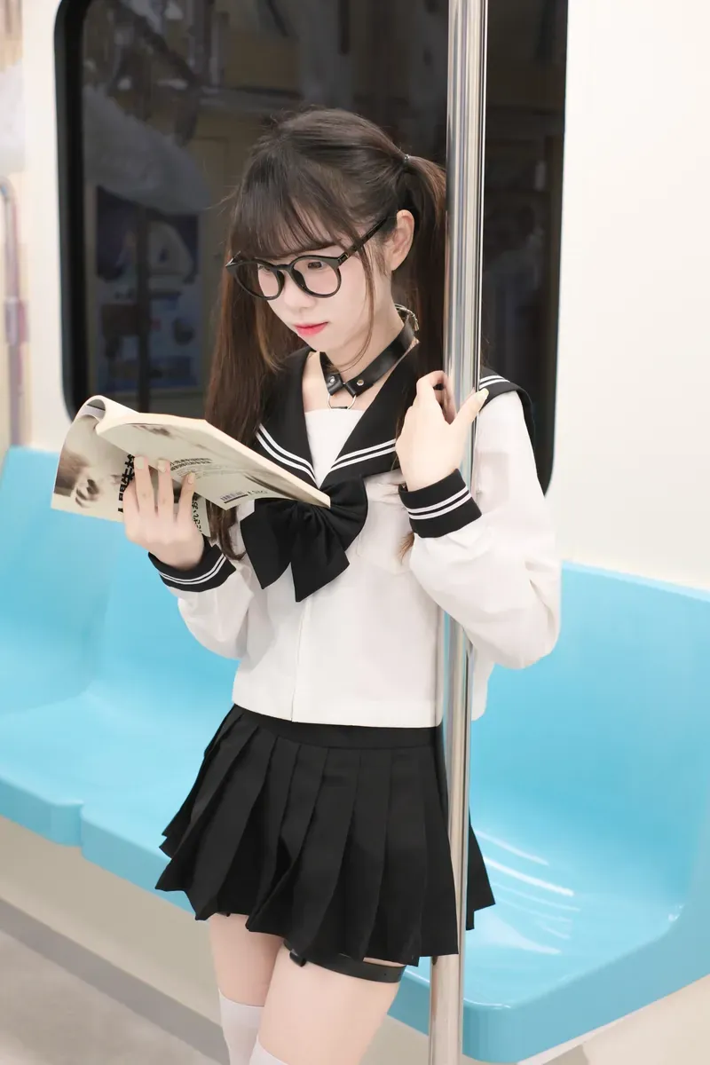 写真图集与 LEEHEE EXPRESS 作品归档整理 黑白校园风服装造型照片