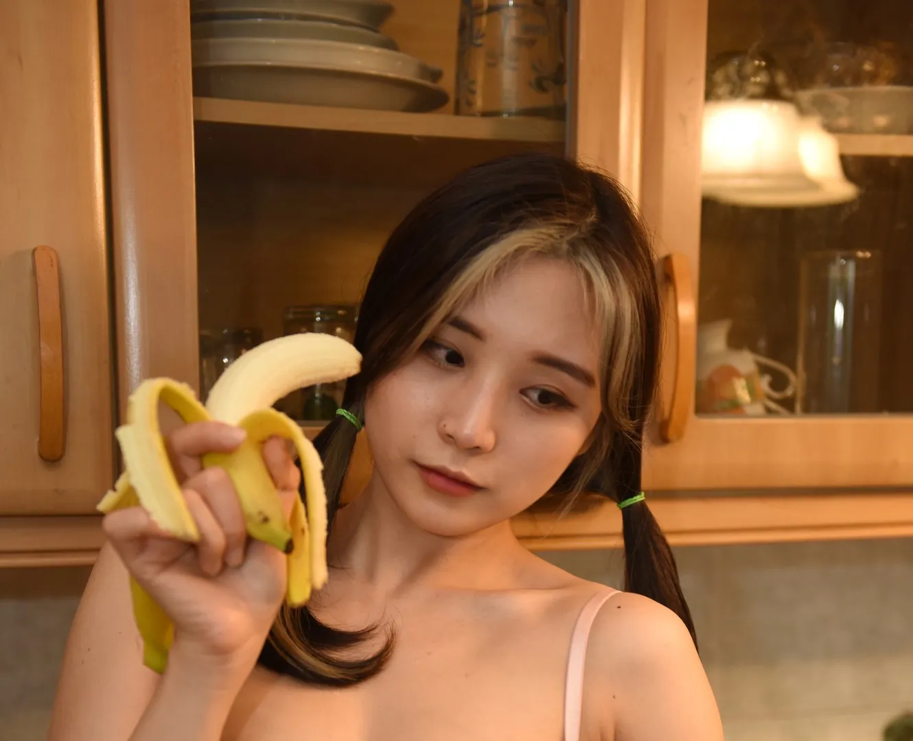 写真与摄影作品归档 暖色空间中的生活风格摄影画面