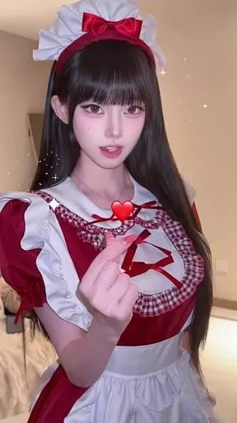 摄影系列作品归档 红白女仆风服装照片