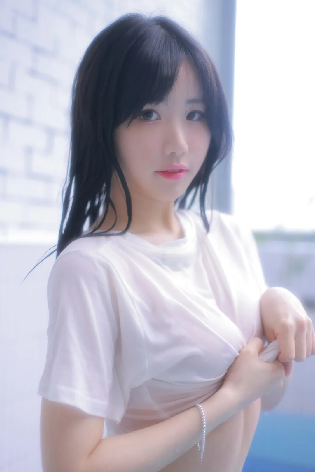 Espacia Korea Monthly Addielyn写真系列归档与作品风格整理 Monthly Addielyn白色上衣近景摄影