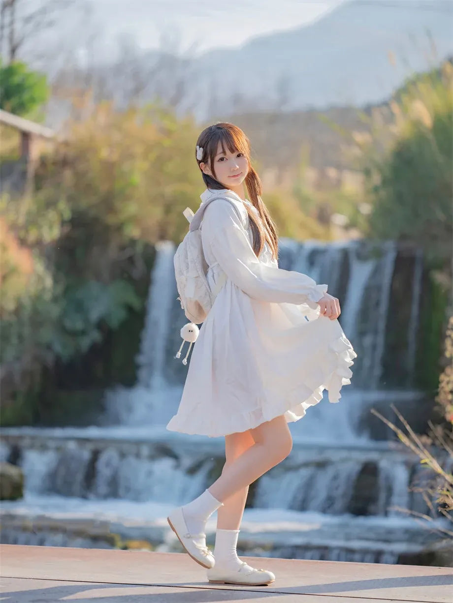 写真与作品图集归档 白色服装自然场景照片
