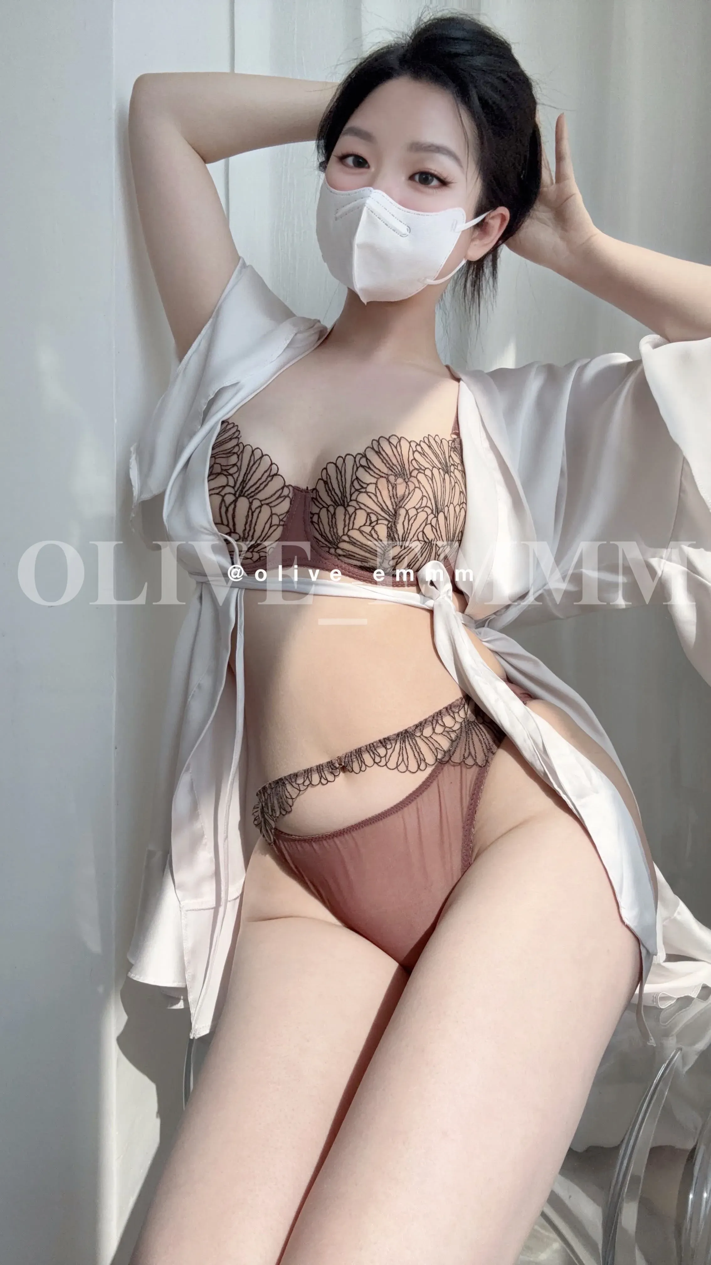 写真图集与作品整理归档 白色外搭与简约色调造型照片