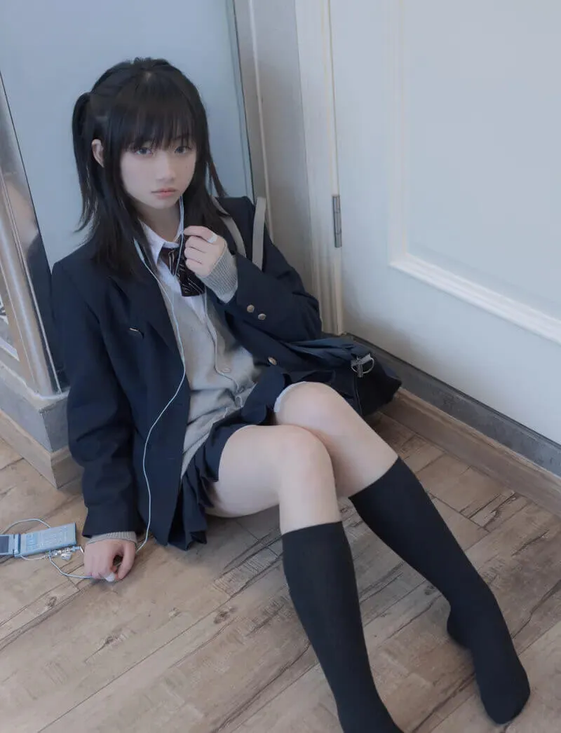 cosplay 写真视觉图集归档 深色服装坐姿造型照片