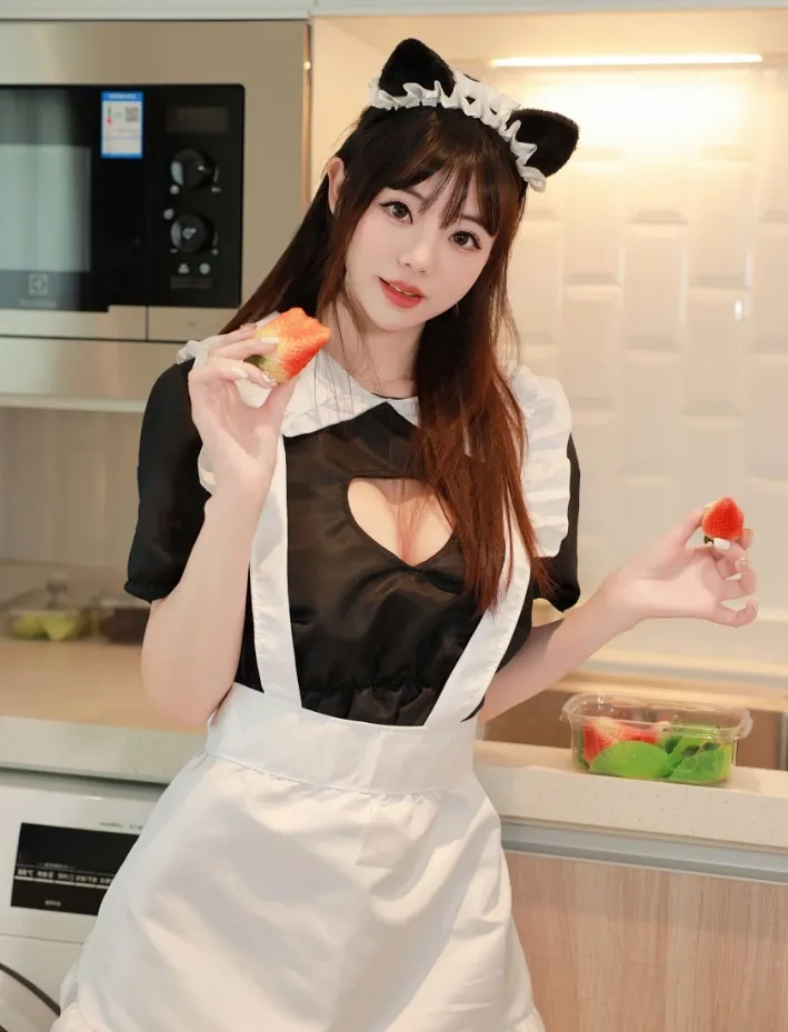 摄影系列与作品记录归档 穿黑白风格服装在室内空间中的造型照片