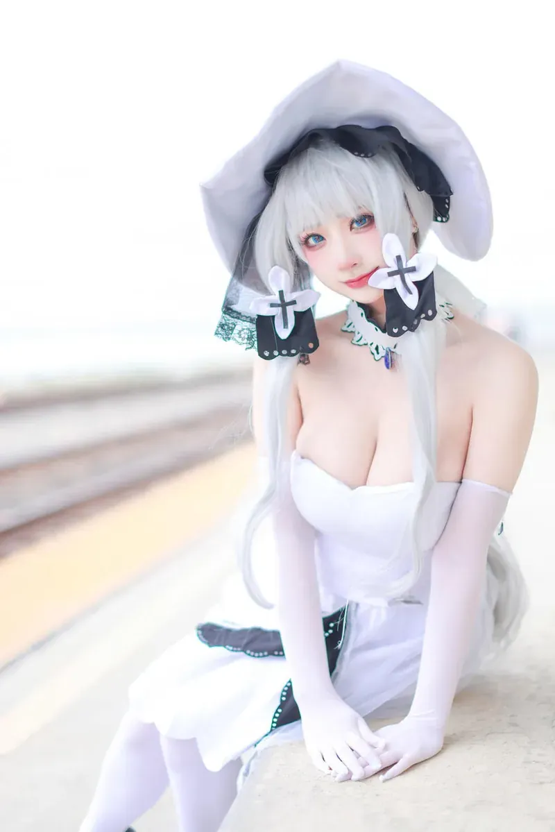 王馨瑶yanni写真作品与视觉系列归档 王馨瑶yanni白色服装坐姿写真