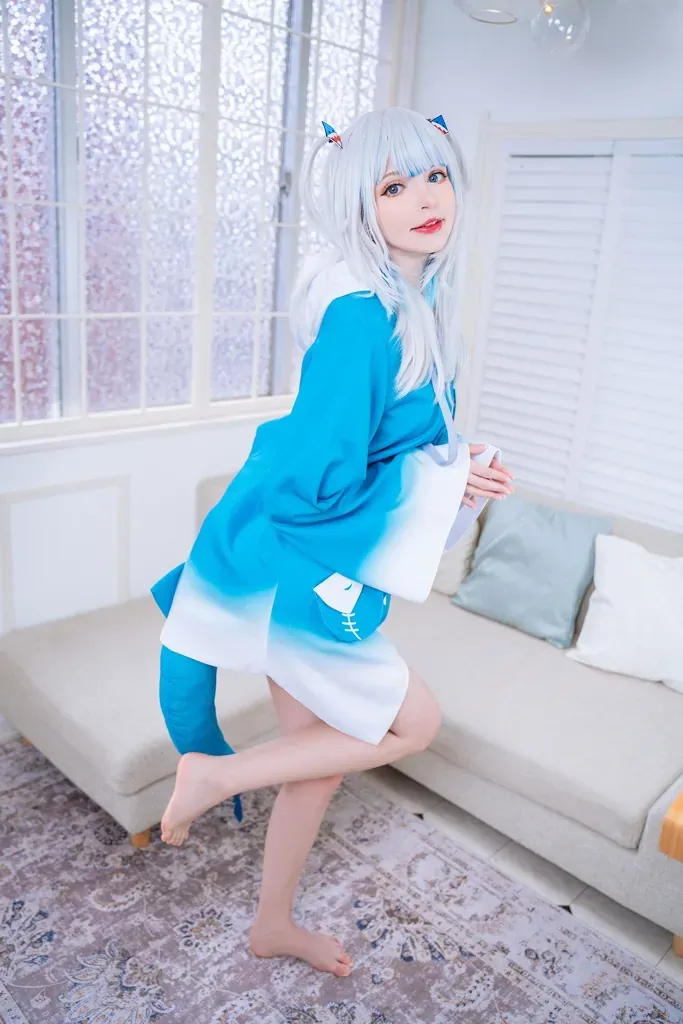 cosplay 写真视觉图集归档与作品系列整理 蓝白色角色服装站姿照片