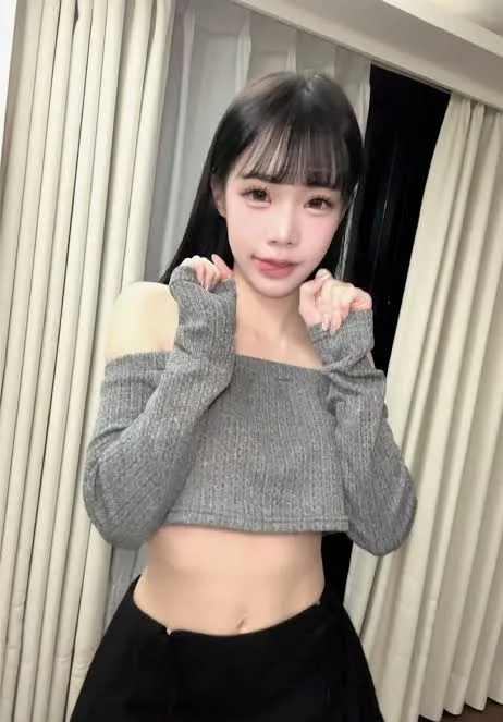作品机构与系列归档整理 九言Cosplay公开目录线索 九言蓝色COS服装造型，浅蓝发型与角色配饰