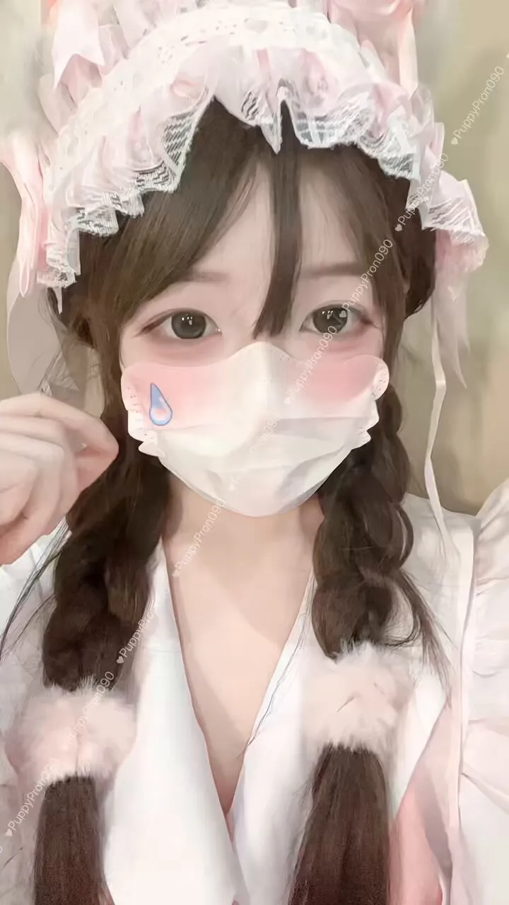 摄影系列作品与视觉风格归档 白色服饰搭配蕾丝头饰的近距离人像造型
