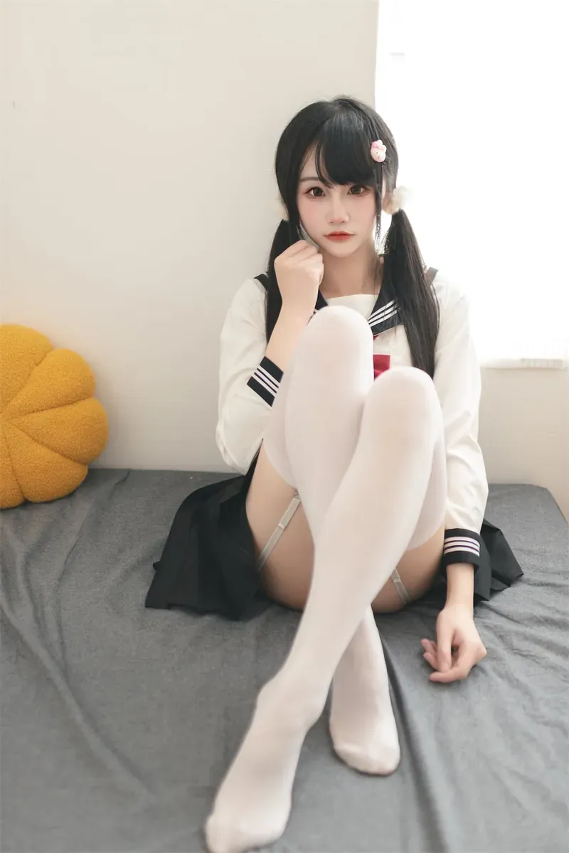 COS作品摄影线索整理 黑白制服风格角色造型照片