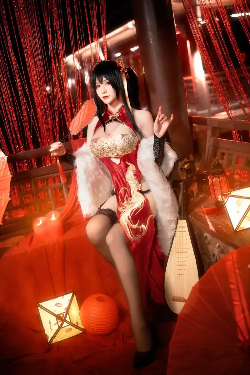 cosplay写真视觉导读与摄影系列归档 红色服装角色扮演场景照片