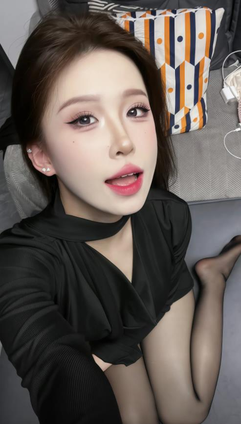 摄影系列线索阶段性整理 室内黑色服装近景自拍照片